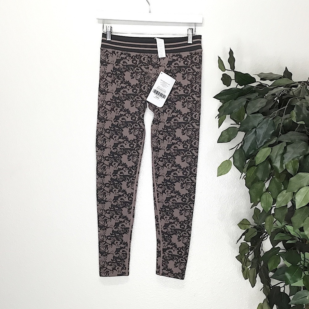 NWT Fabletics Sebastian Midrise 7/8 Capri Workout Legging
